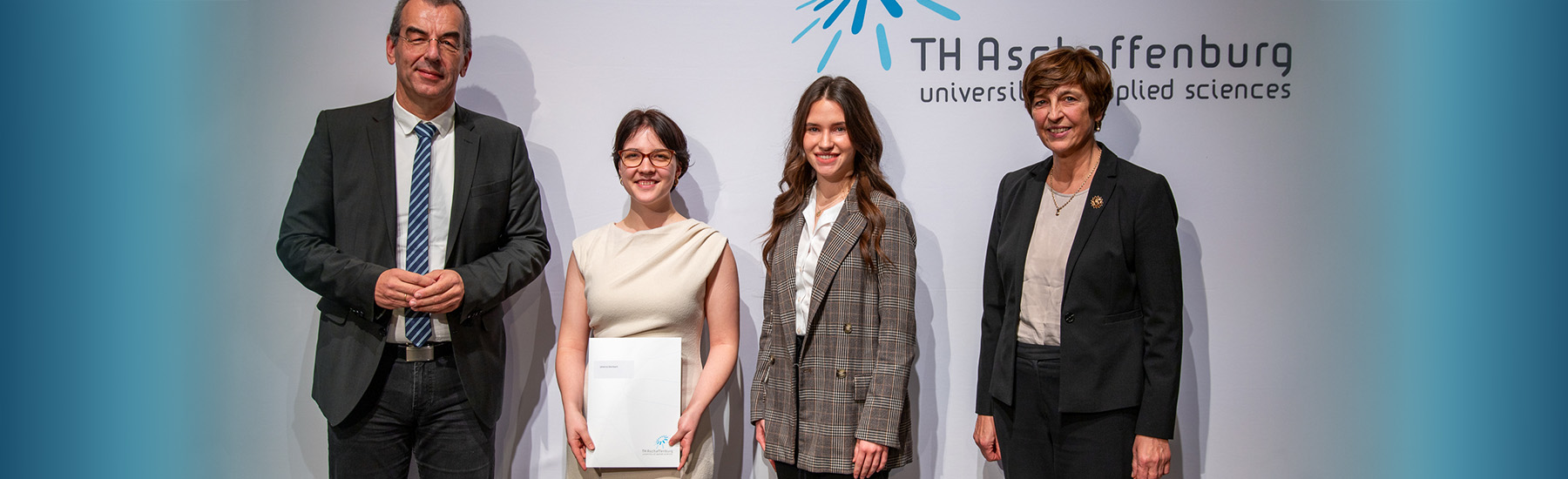 INRO ehrt beste MKD-Studentin.